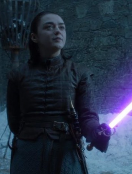 Arya Stark con spada laser