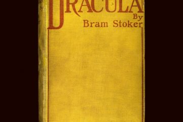 Copertina della prima edizione di Dracula di Bram Stoker del 1922.